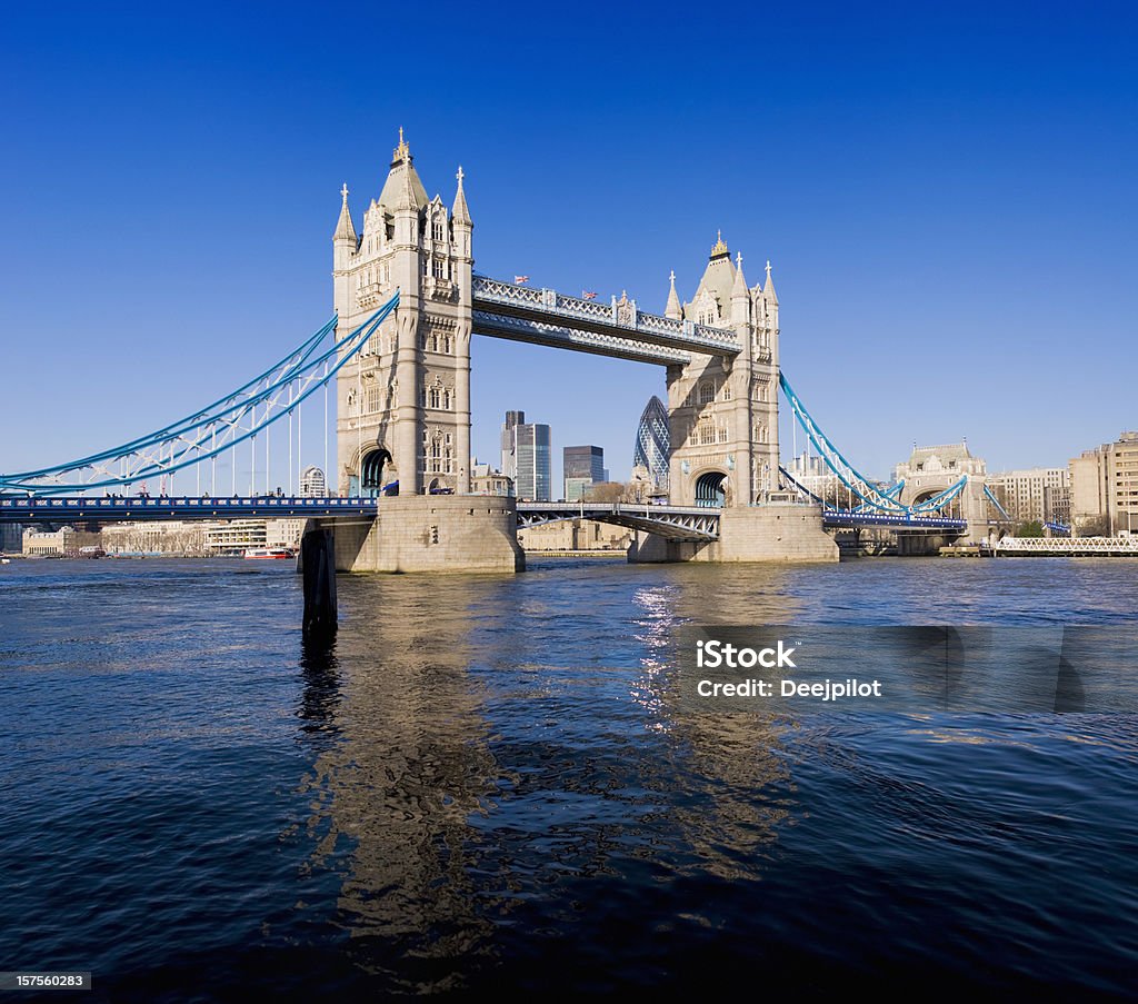 Tower Bridge e a cidade Skyline de Londres, Reino Unido - Royalty-free Ao Ar Livre Foto de stock