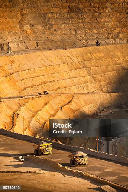 Photo libre de droit de Ouvert Mine Souterraine Dans Les Étatsunis banque d'images et plus d'images libres de droit de Bingham Canyon - Bingham Canyon, Bulldozer, Creuser