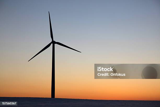 Turbina Generowania Energii O Zachodzie Słońca - zdjęcia stockowe i więcej obrazów Bezchmurne niebo - Bezchmurne niebo, Elektryczność, Energia wiatru