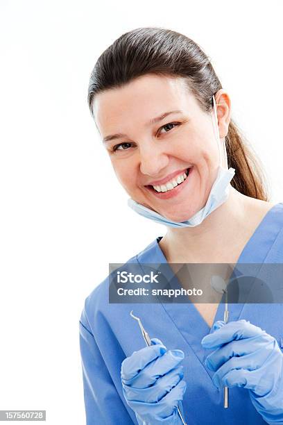 雌歯科医または歯科衛生士 - 歯科医師のストックフォトや画像を多数ご用意 - 歯科医師, 白背景, 歯科助手