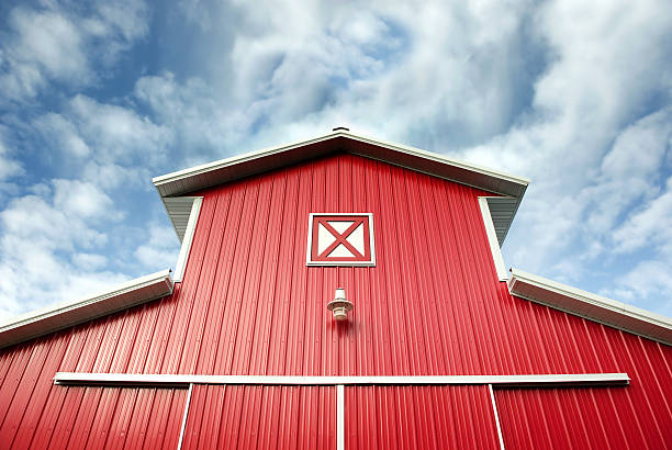 Red barn against a blue sky  red barn house stock pictures, royalty-free photos & images