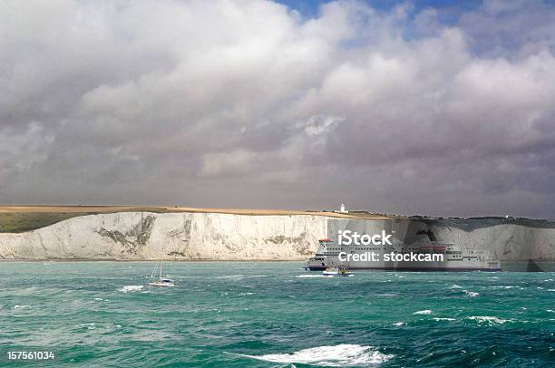 Der White Cliffs Von Dover In Kent England Stockfoto und mehr Bilder von Fähre - Fähre, Felsen von Dover, Dover - Kent