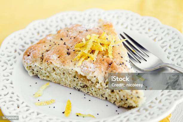 Poppyseed Bolo De Limão - Fotografias de stock e mais imagens de Amarelo - Amarelo, Assado no Forno, Bolo - Sobremesa