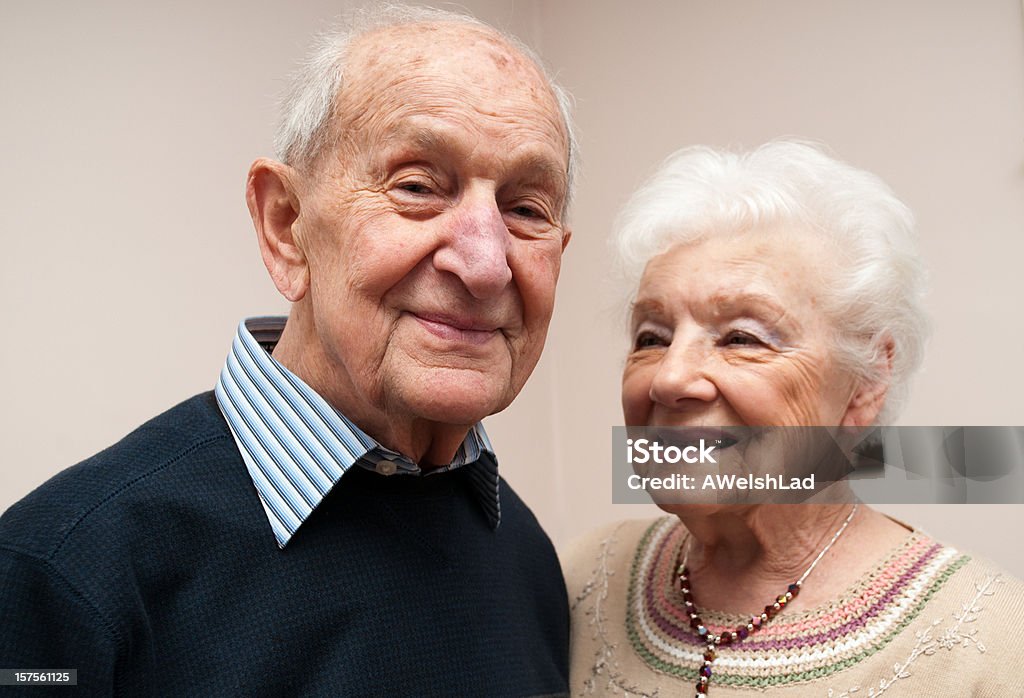 Senior pareja octogenarian (en los años ochenta - Foto de stock de De ascendencia europea libre de derechos