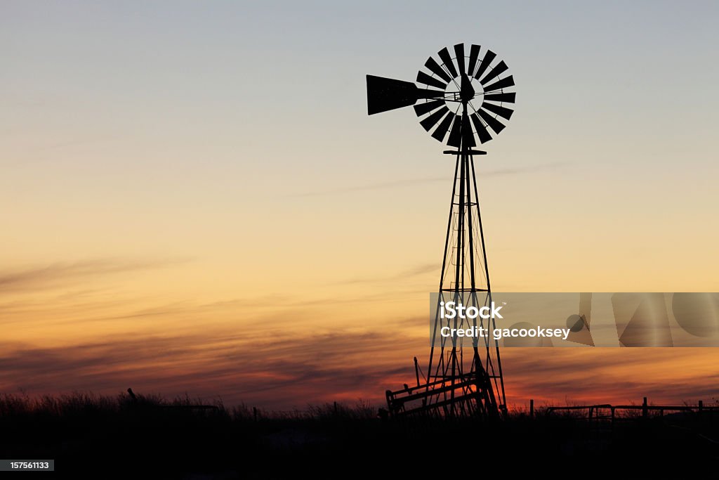 Bellissimo tramonto e Mulino a vento - Foto stock royalty-free di Texas