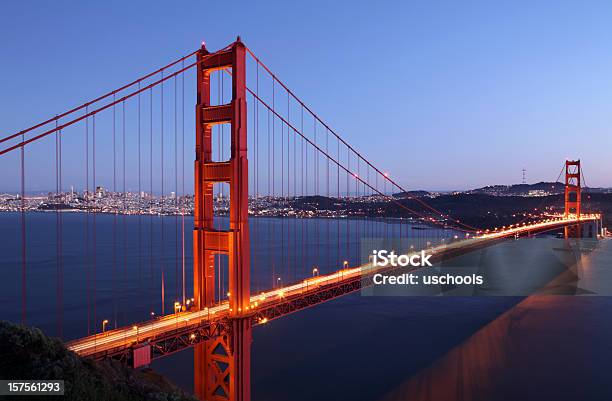 Puente Golden Gate De San Francisco Y Una Vista Panorámica Al Atardecer Foto de stock y más banco de imágenes de Puente Golden Gate