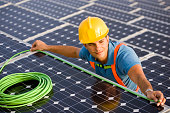 elektriker-bei-der-arbeit.jpg?b=1&s=170x170&k=20&c=RAsBmvUi2WvkpMIjID8JZ5-s70jxpifizMVGQQJ89qQ=