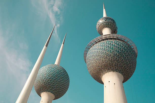 кувейт towers - water tower стоковые фото и изображения