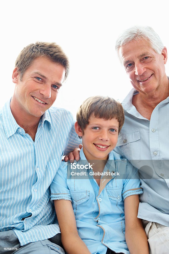 Trzy pokolenia mężczyzn uśmiechając się razem - Zbiór zdjęć royalty-free (40-44 lata)
