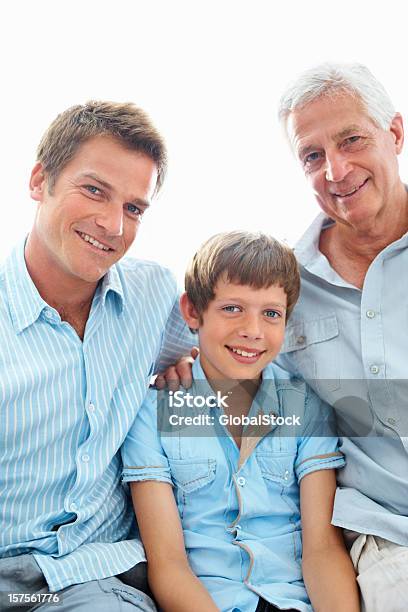 Trzy Pokolenia Mężczyzn Uśmiechając Się Razem - zdjęcia stockowe i więcej obrazów 40-44 lata - 40-44 lata, 40-49 lat, 60-64 lata