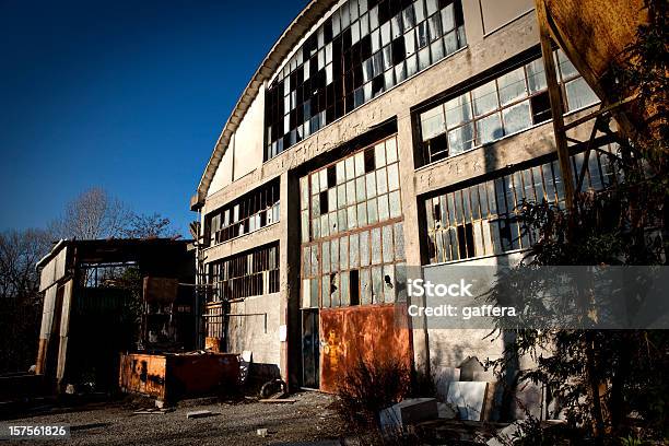 Abandonado Edifício Industrial - Fotografias de stock e mais imagens de Abandonado - Abandonado, Acabado, Ao Ar Livre