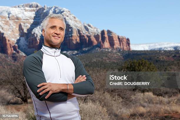 Photo libre de droit de Homme Dans La Nature banque d'images et plus d'images libres de droit de Arizona - Arizona, Randonnée pédestre, 50-54 ans