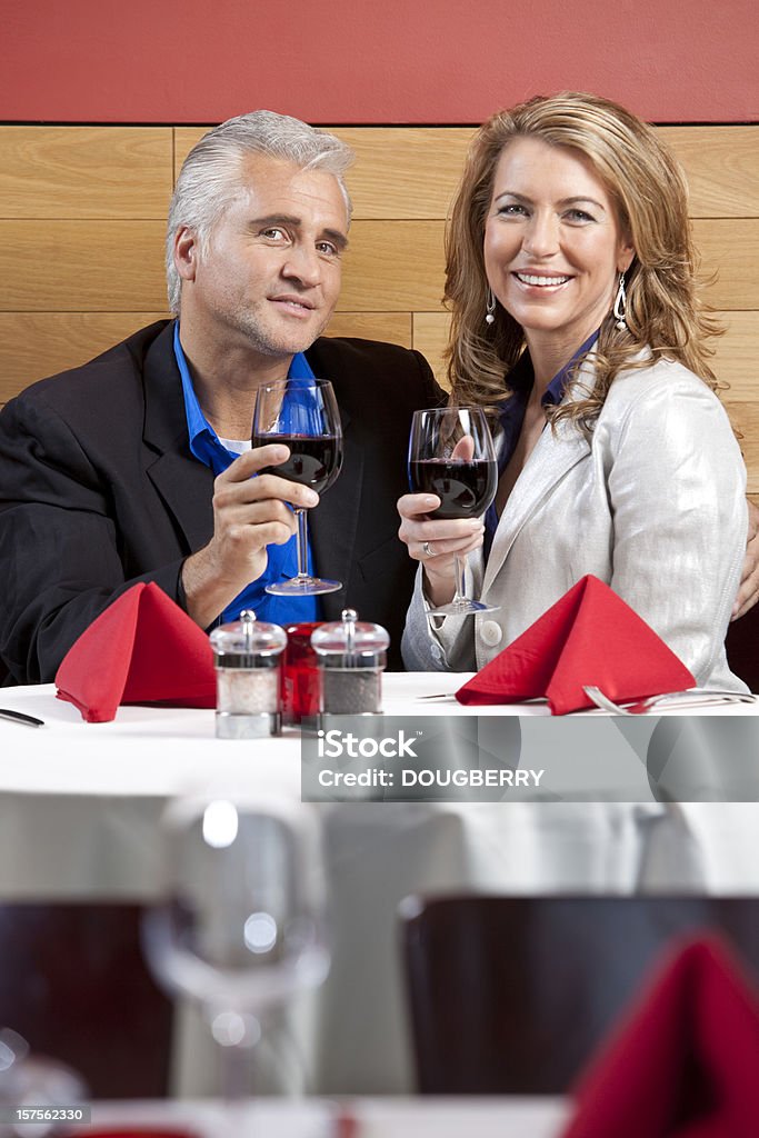 Reastaurant clientes - Foto de stock de Casal de Meia Idade royalty-free