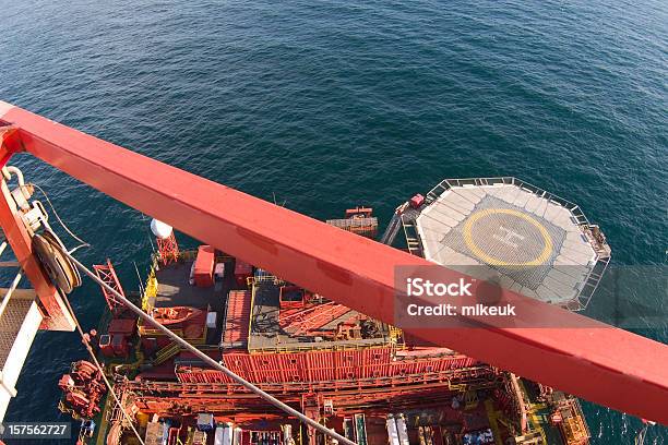 Vista Da Parte Superior De Uma Plataforma Petrolífera - Fotografias de stock e mais imagens de Abastecer