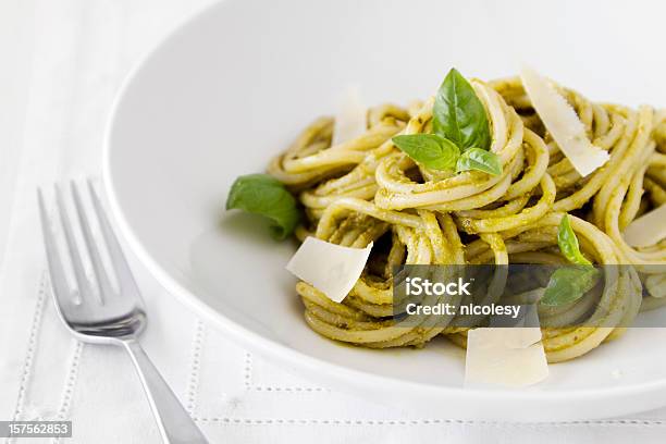 Spaghetti Makaron Z Pesto - zdjęcia stockowe i więcej obrazów Bazylia - Bazylia, Bez ludzi, Biały