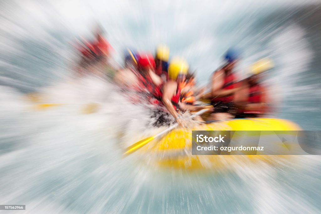 rafting en aguas bravas - Foto de stock de Accesorio de cabeza libre de derechos