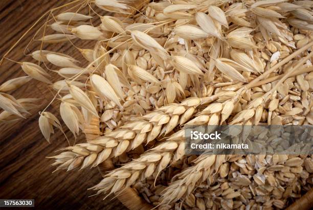 Foto de Alimentos Saudáveis Aveia E Cereais Integrais Spikelets e mais fotos de stock de Alimentação Saudável