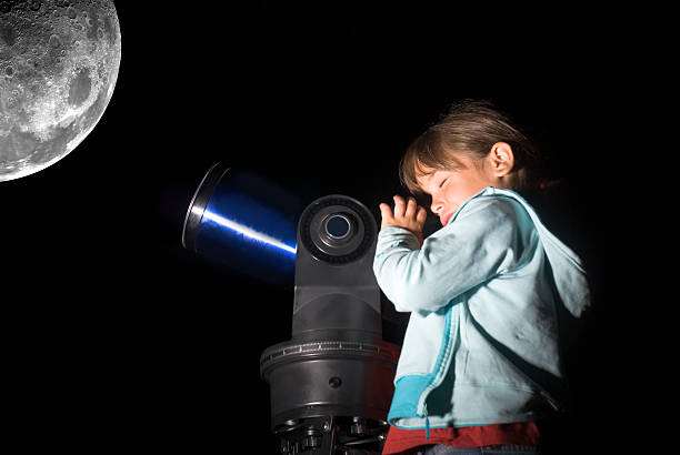 istock Child looking at the moon 157563057