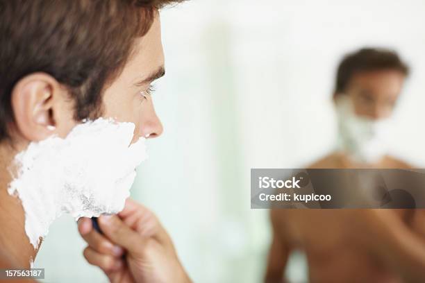Foto de Detalhe De Um Jovem De Barba e mais fotos de stock de Creme de barbear - Creme de barbear, Homens, 20 Anos