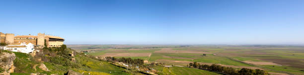 vista panorâmica de carmona espanha - carmona - fotografias e filmes do acervo