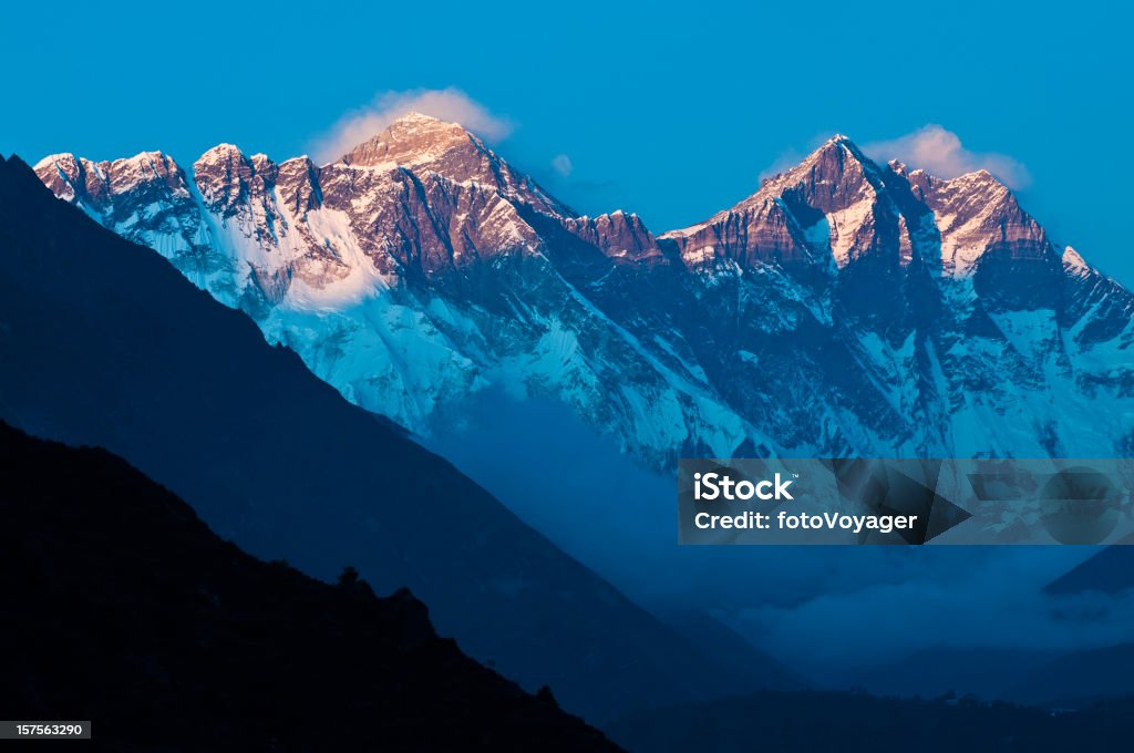 Puesta de sol sobre el monte Everest altitud montañas del Himalaya Khumbu Nepal - Foto de stock de Monte Everest libre de derechos