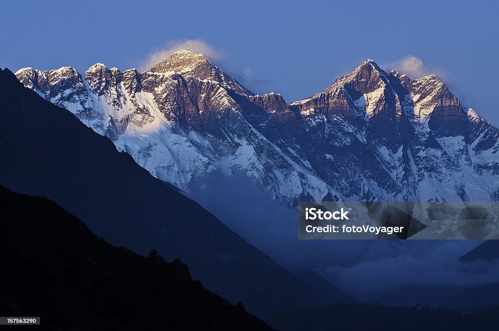 Закат на Эверест большой высоте Himalaya Горы Khumbu Непал - Стоковые фото Гора Эверест роялти-фри