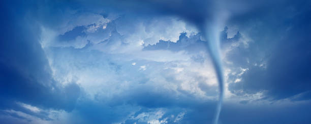 potente tornado twister - occhio del ciclone foto e immagini stock
