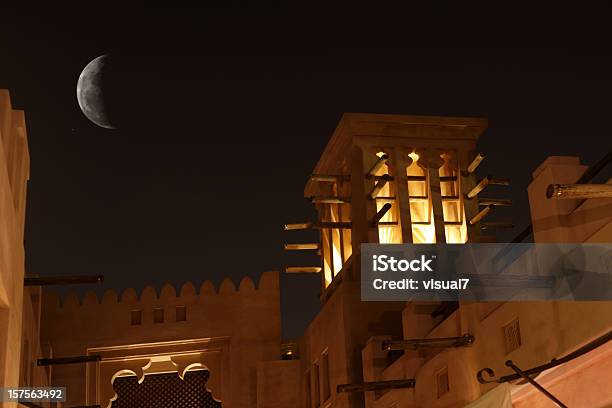 Arabo Vento Tower Nella Notte - Fotografie stock e altre immagini di Dubai - Dubai, Il passato, Notte