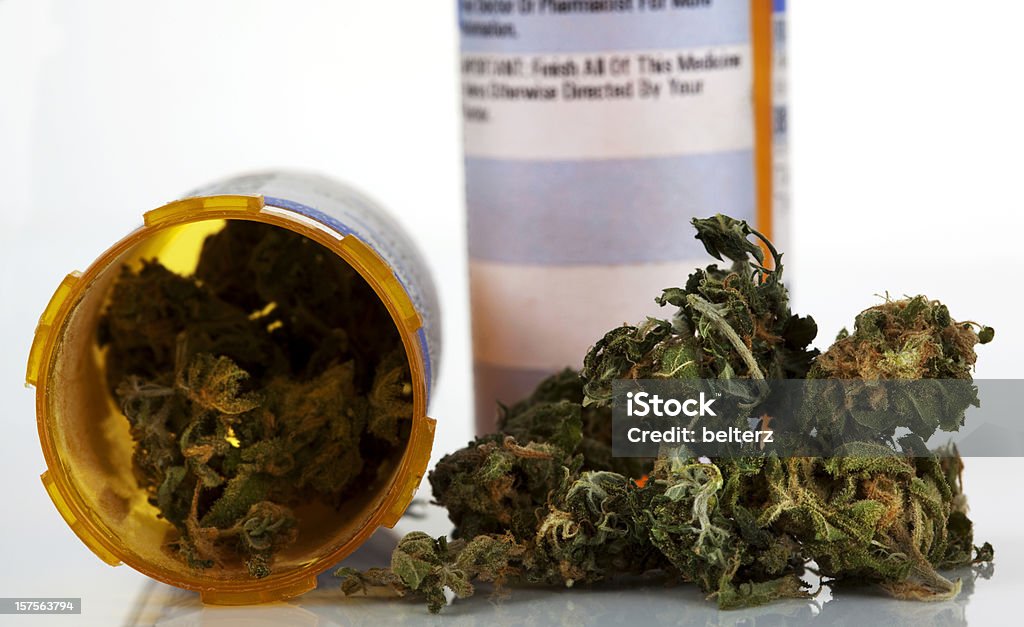 medical Cannabis - Zbiór zdjęć royalty-free (Białe tło)
