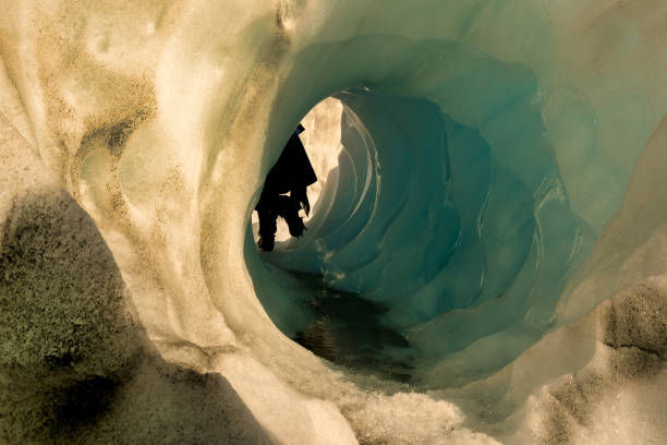 폭스 빙하(fox glacier)의 서던 알프스(southern alps)에 있는 높은 빙하 바닥에서 헬리 하이킹 - ice new zealand cave adventure 뉴스 사진 이미지