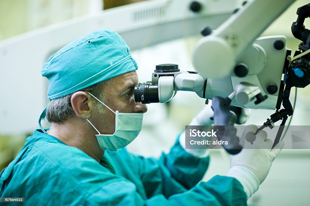 Cirurgia a Laser - Foto de stock de Cirurgião royalty-free