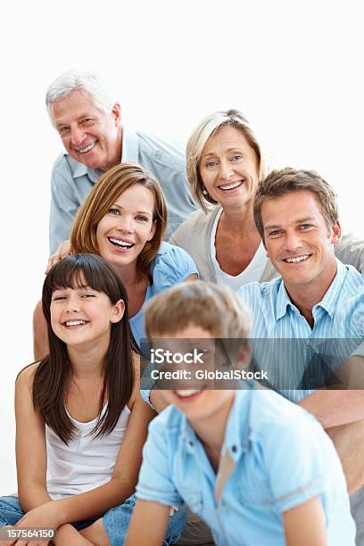 Multi Generational Familie Lächeln Zusammen Stockfoto und mehr Bilder von 10-11 Jahre - 10-11 Jahre, 30-34 Jahre, 55-59 Jahre