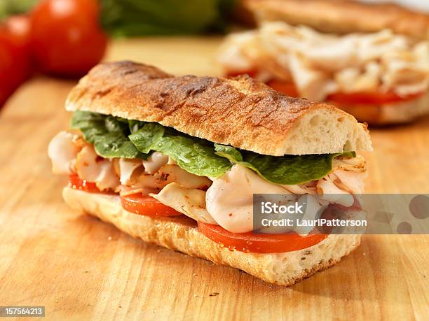 Truthahnsandwich Auf Ein Baguette Stockfoto und mehr Bilder von Baguette-Sandwich - Baguette-Sandwich, Gebratener Truthahn, Sandwich