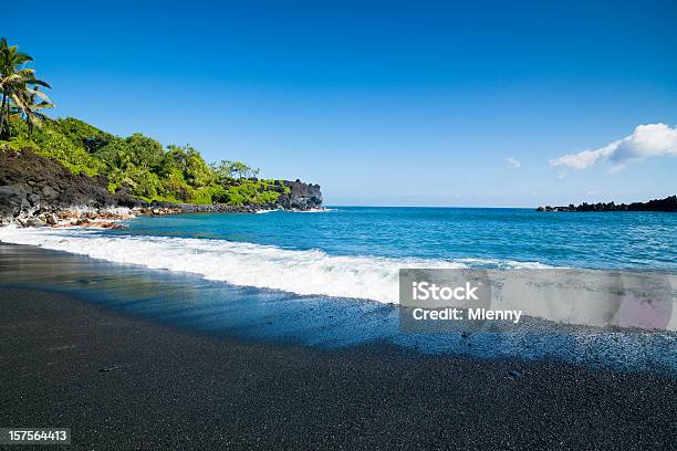 Foto de Praia De Areia Negra Honokalani Wainapanapa Maui Havaí e mais fotos de stock de Praia