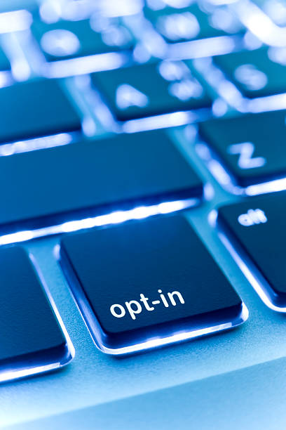 компьютер ноутбук клавиатура "opt-in». - back lit computer keyboard keypad blue стоковые фото и изображения