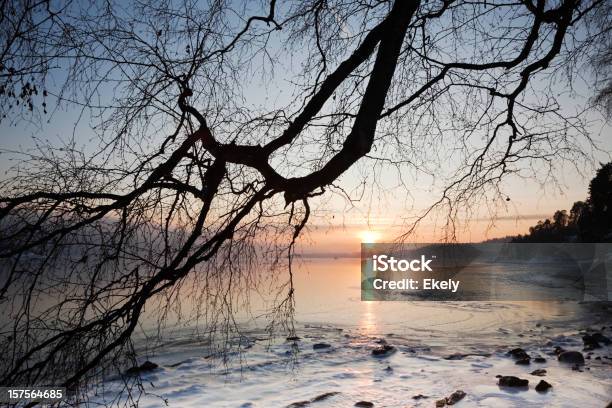 Zachód Słońca W Zimie - zdjęcia stockowe i więcej obrazów Bez ludzi - Bez ludzi, Chłodny, Cień
