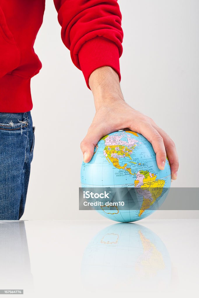 Homem segurando o globo - Foto de stock de As Américas royalty-free