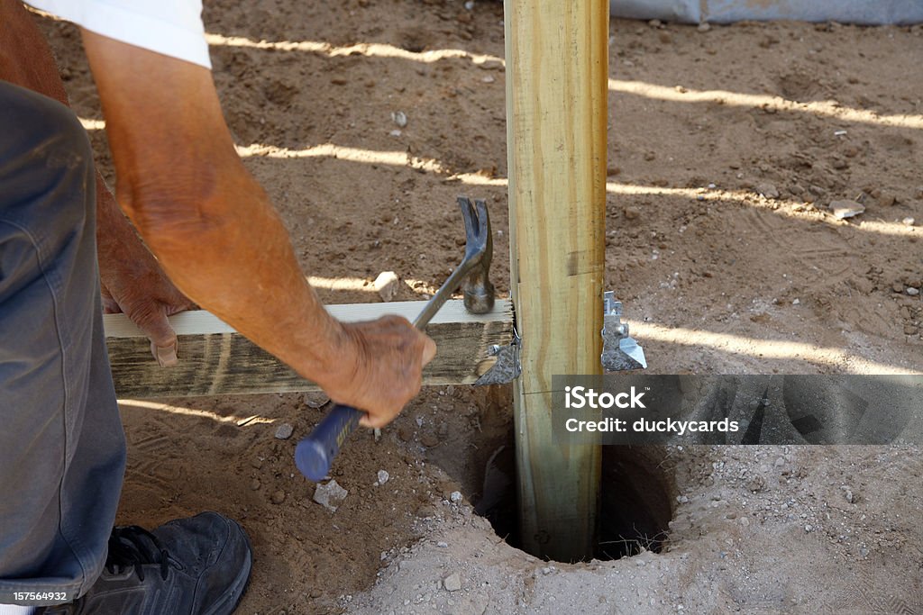 Haus mit einem Zaun-Serie-Hammering - Lizenzfrei Zaun Stock-Foto