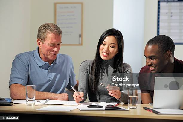 Foto de Multicultural Equipe De Negócios e mais fotos de stock de 60 Anos - 60 Anos, Adulto, Alegria