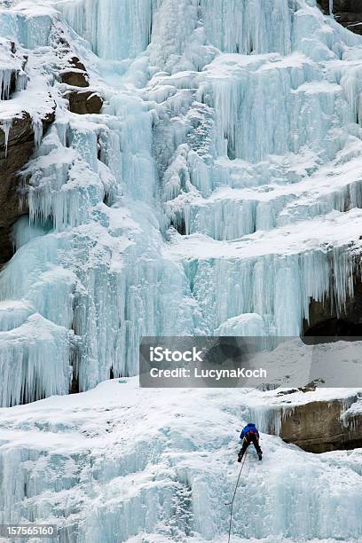 Eisklettern Stockfoto und mehr Bilder von Eisskulptur - Eisskulptur, Abenteuer, Alpen