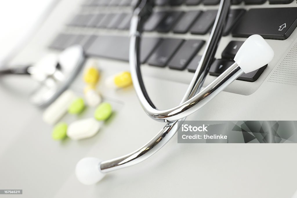 Medicina en línea - Foto de stock de Artículo médico libre de derechos