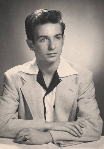 vintage porträt eines jungen mannes - bild im 20 stock-fotos und bilder