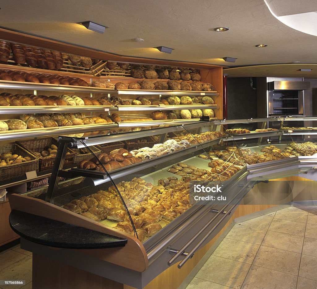 Nouveau magasin boulangerie intérieur de cuisine montrant des marchandises - Photo de Boulangerie libre de droits