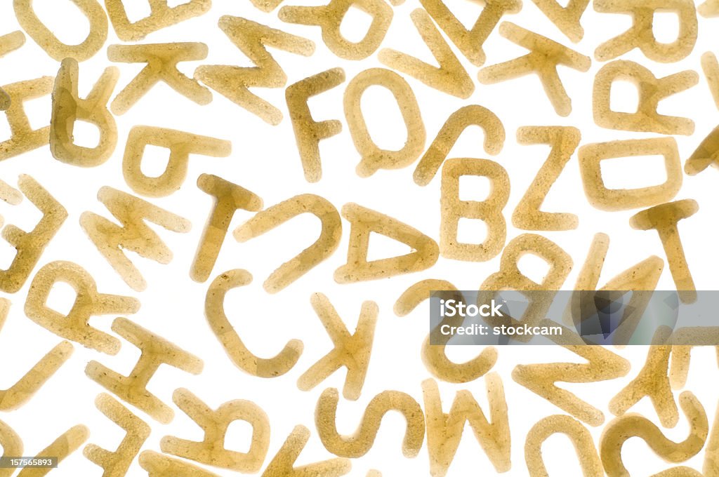 Pasta alfabeto lettere su sfondo bianco - Foto stock royalty-free di Alfabeto
