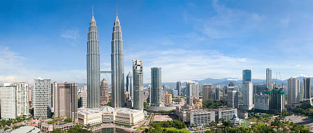 panorama sullo skyline di kuala lumpur - malesia foto e immagini stock