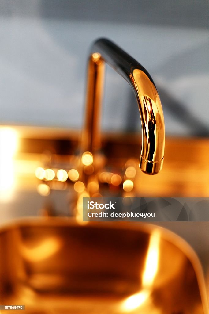 golden Wasserhahn – vertical axis wind turbine Aufnahme - Lizenzfrei Flüssigkeitshahn Stock-Foto