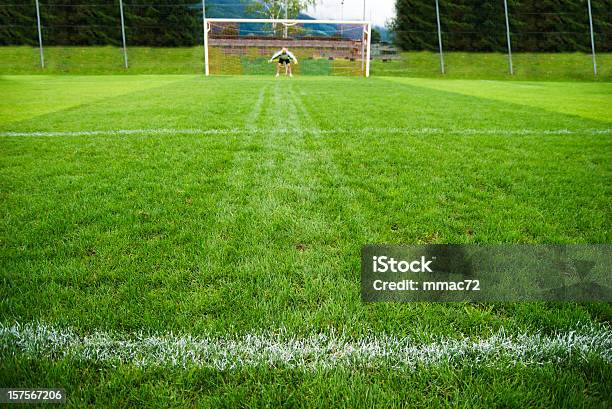 Football Americano - Fotografie stock e altre immagini di Calcio - Sport - Calcio - Sport, Campo da calcio, Erba