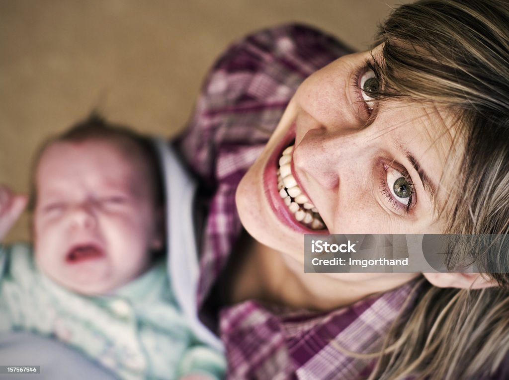 Mère et bébé-Colère de la gestion - Photo de Bébé libre de droits
