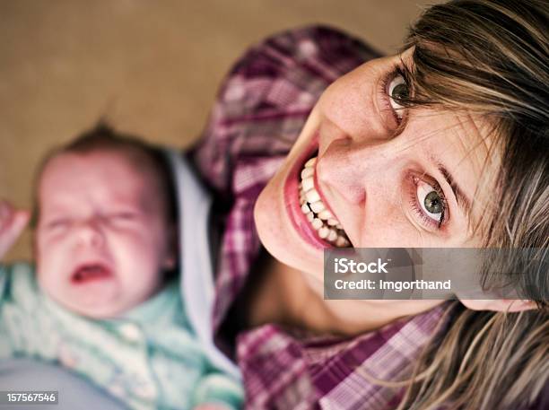 엄마와 아기분노 관리 아기에 대한 스톡 사진 및 기타 이미지 - 아기, 어머니, 격노한