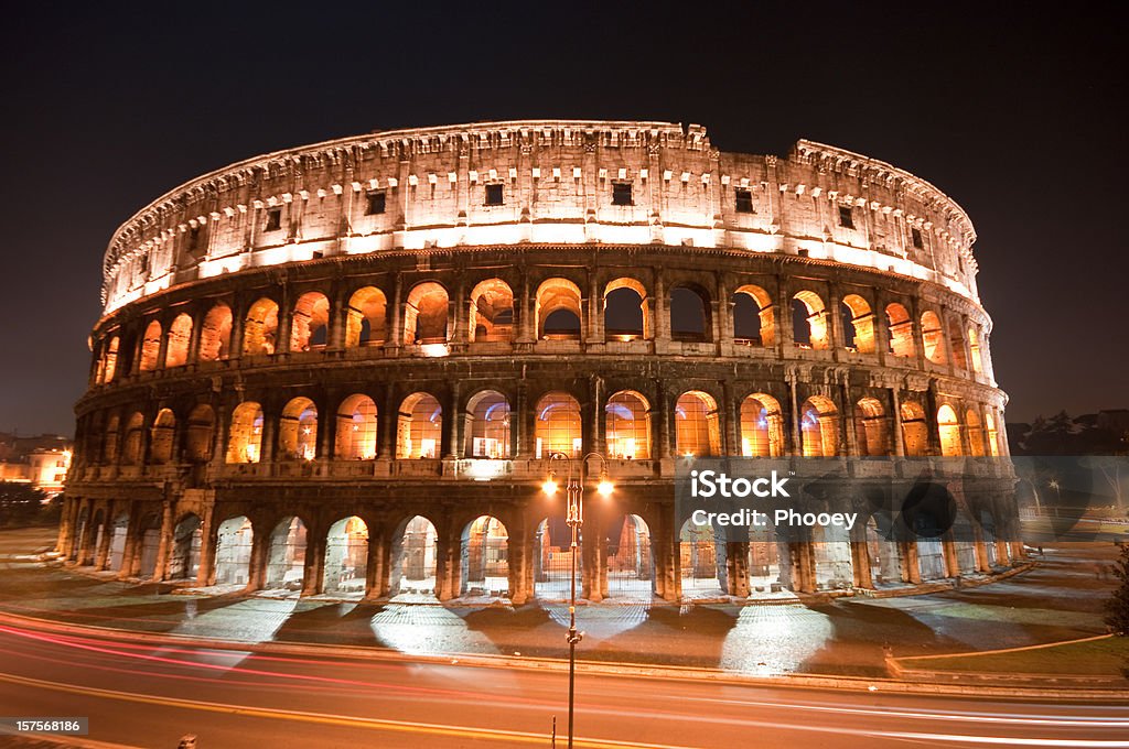 Roman Colisée de nuit - Photo de Colisée libre de droits